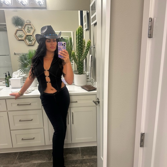 Meet your Posher, Kourtney - Picture 6 of 8